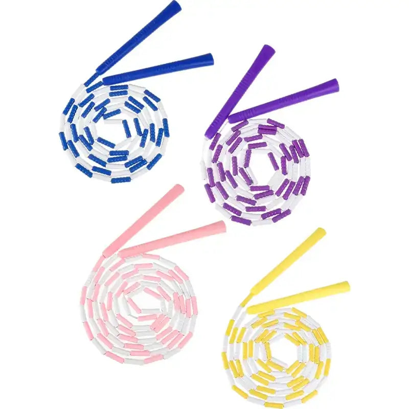Corde à sauter perlée multicolore avec poignées ergonomiques et longueur ajustable. Idéale pour le cardio, le fitness et la coordination.